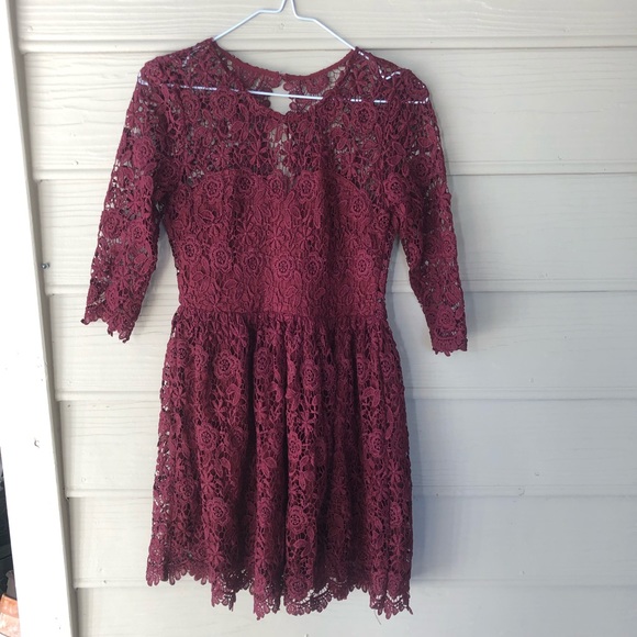 🌹 Burgundy Lace Cut Out Back Dress - Picture 2 of 6